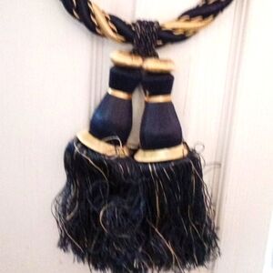 Royal curtain holders